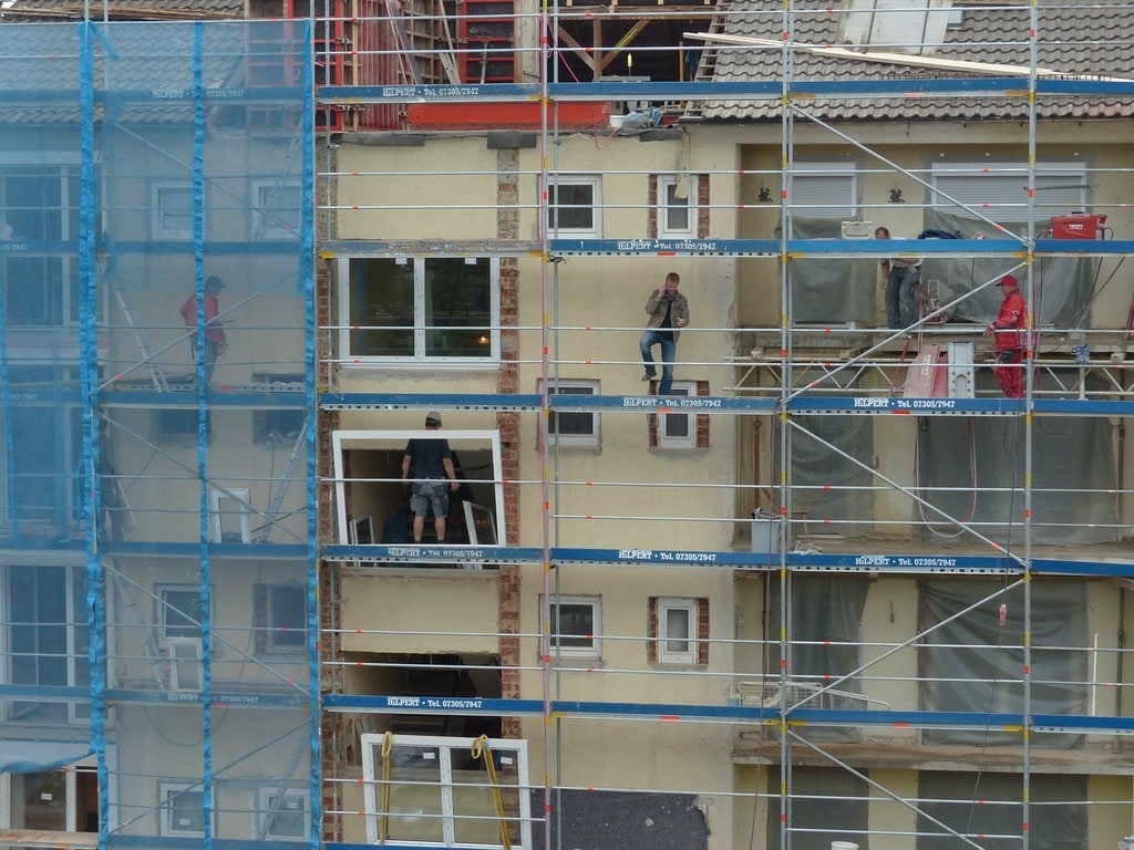 Favoriser les matériaux locaux pour réduire les coûts
